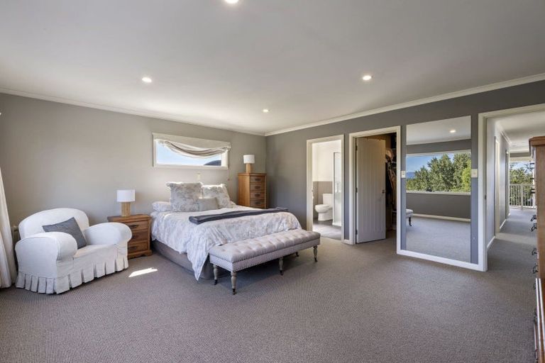 Photo of property in 33 Royal Oak Drive, Kelvin Grove, Palmerston North, 4414