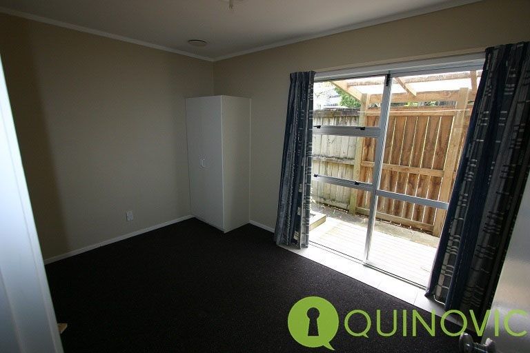 Photo of property in 23 Luckens Road, West Harbour, Auckland, 0618