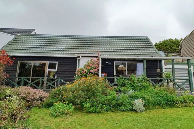 Photo of property in 4 Makatote Grove, Churton Park, Wellington, 6037