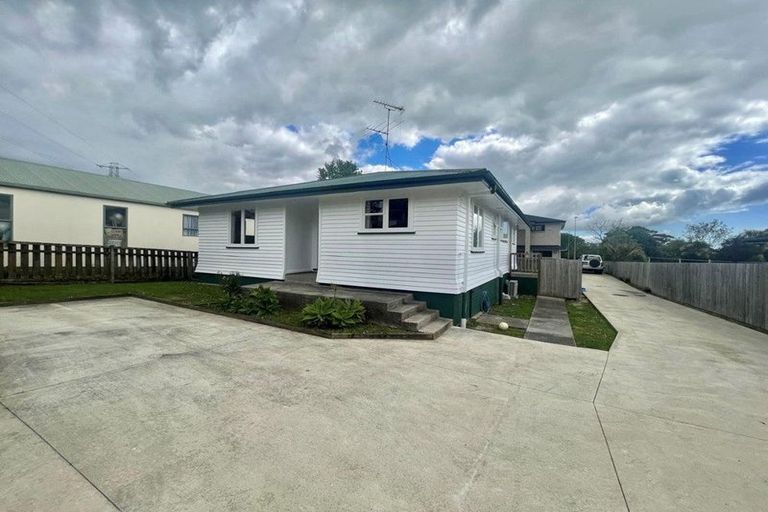 Photo of property in 57 Beaubank Road, Kelston, Auckland, 0602