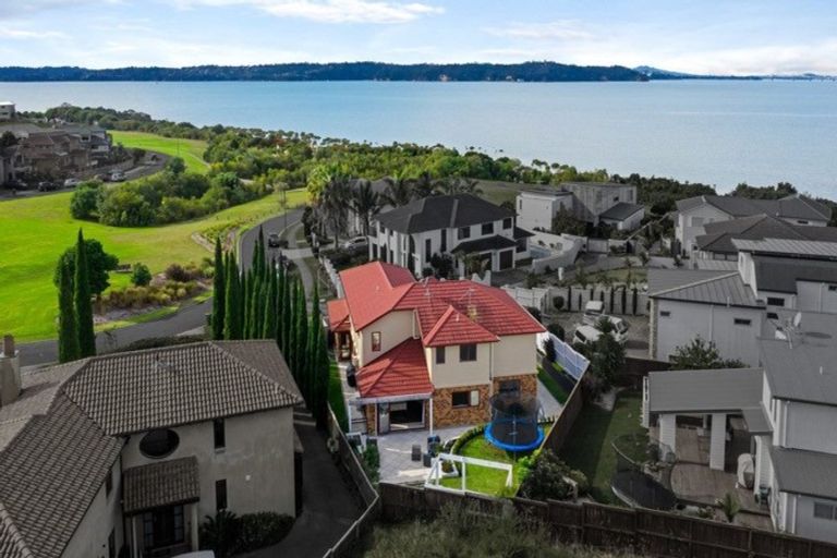 Photo of property in 13 Onemana Way, Te Atatu Peninsula, Auckland, 0610