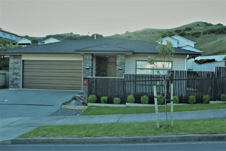 Photo of property in 11 Bickerton Rise, Churton Park, Wellington, 6037