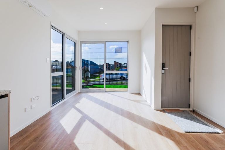 Photo of property in 37 Horokaka Street, Massey, 0614