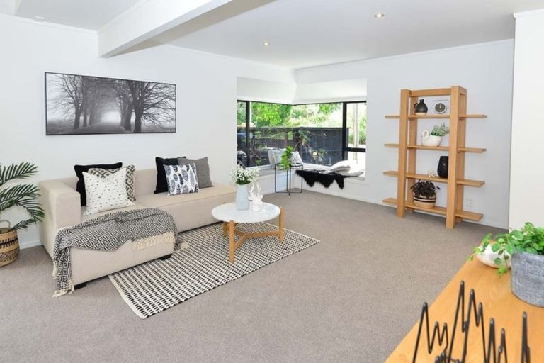 Photo of property in 2/26 Sandown Road, Rothesay Bay, Auckland, 0630