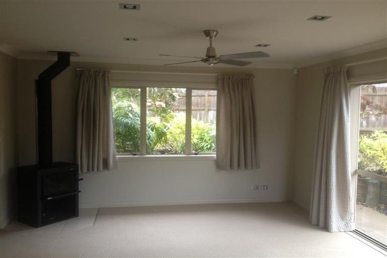 Photo of property in 58 English Oak Drive, Schnapper Rock, Auckland, 0632