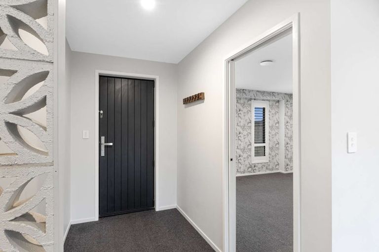 Photo of property in 9 Rehua Place, Waiwhakaiho, New Plymouth, 4312