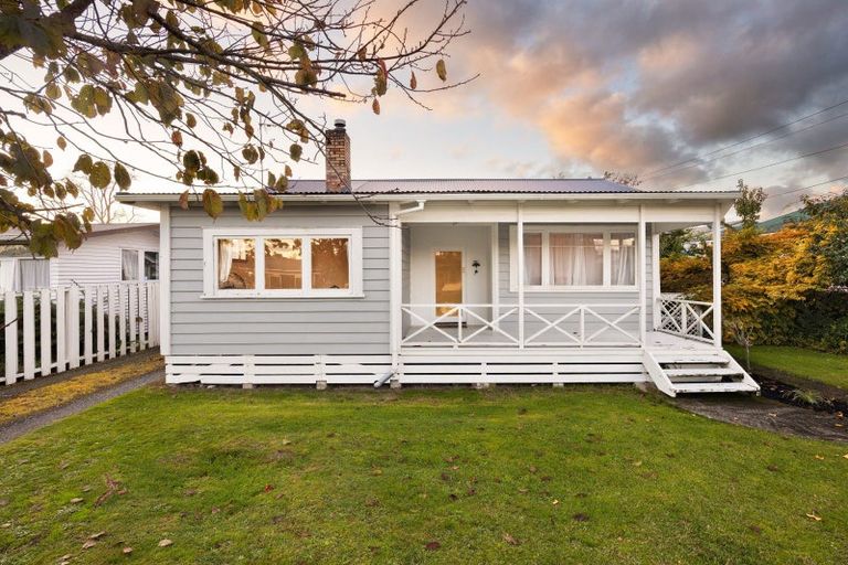 Photo of property in 19 Bettina Road, Fairfield, Hamilton, 3214