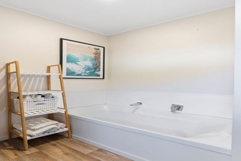 Photo of property in 204 Hilton Drive, Whangamata, 3620