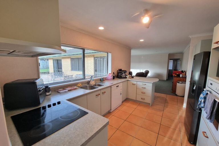 Photo of property in 91 Moyrus Crescent, East Tamaki Heights, Auckland, 2016