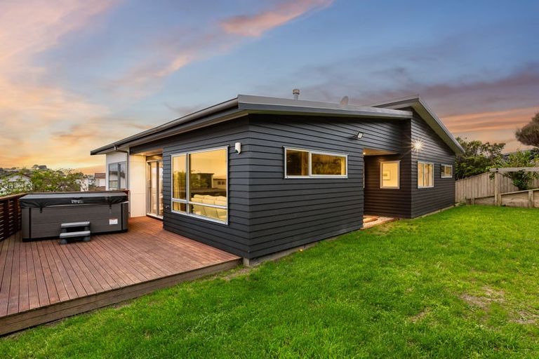 Photo of property in 7 Aoraki Rise, Aotea, Porirua, 5024