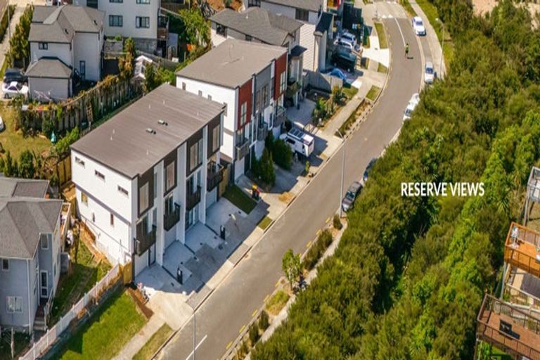 Photo of property in 35 Lawson Creek Street, Massey, Auckland, 0614