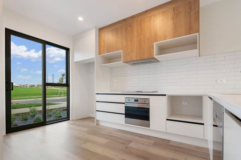 Photo of property in 16 Coopworth Street, Karaka, 2580