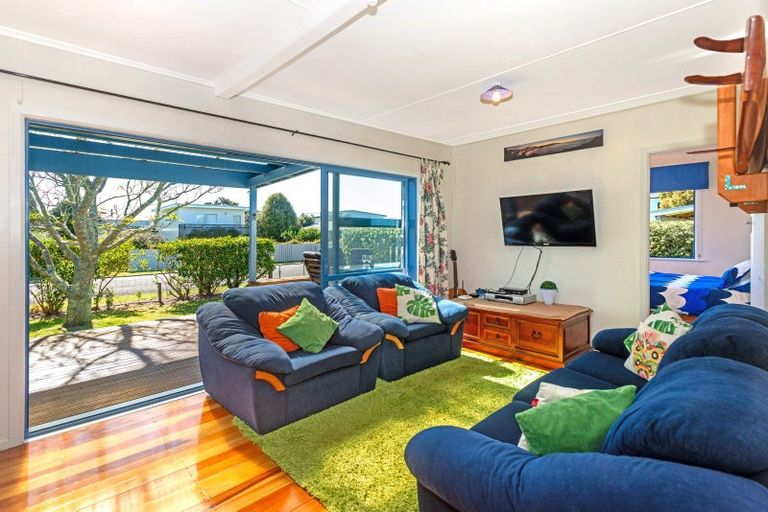 Photo of property in 3 Katrin Place, Mahia, 4198