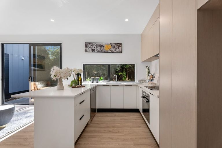 Photo of property in 2/10 Hutchinsons Road, Bucklands Beach, Auckland, 2014
