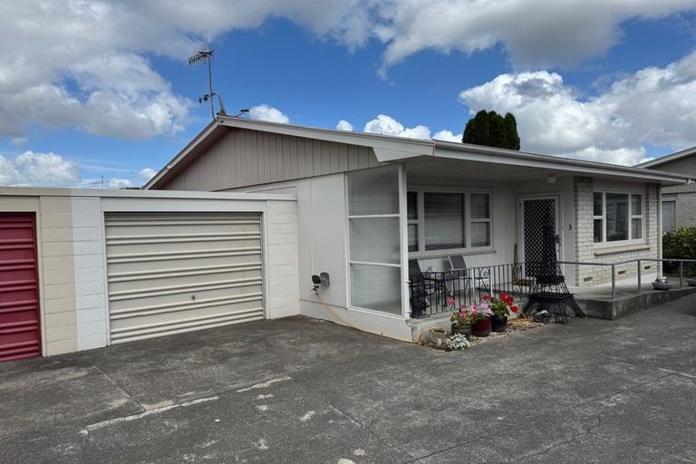 Photo of property in 3/39 Middle Road, Havelock North, 4130