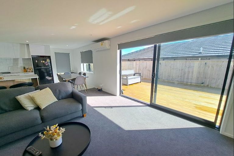 Photo of property in 10 Rehua Place, Waiwhakaiho, New Plymouth, 4312