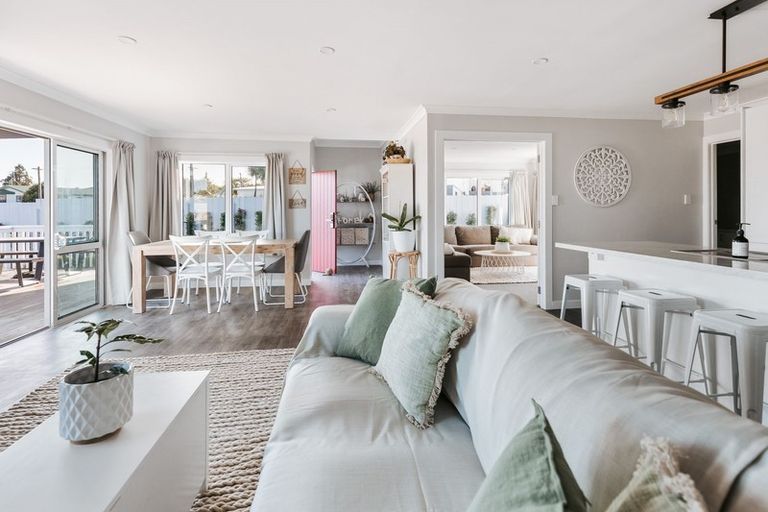 Photo of property in 12 Mcdonnell Street, Omokoroa, 3114