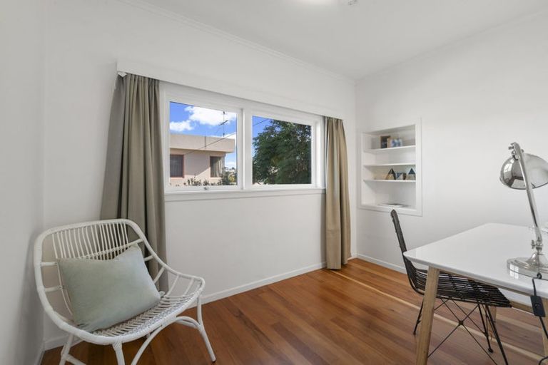Photo of property in 1a/1 Scarboro Terrace, Murrays Bay, Auckland, 0630