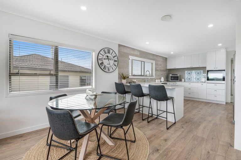 Photo of property in 42 Albatross Road, Red Beach, 0932