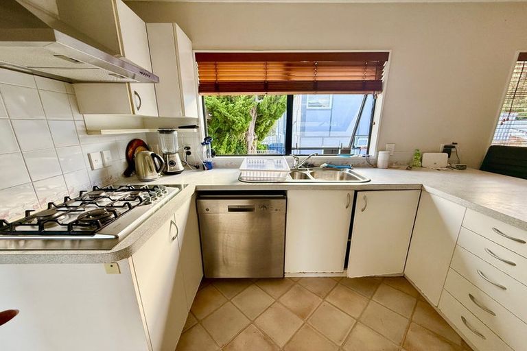 Photo of property in 1/8 Ronald Macken Place, Windsor Park, Auckland, 0632