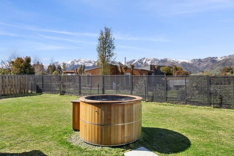 Photo of property in 17 Dingle Street, Lake Hawea, 9382