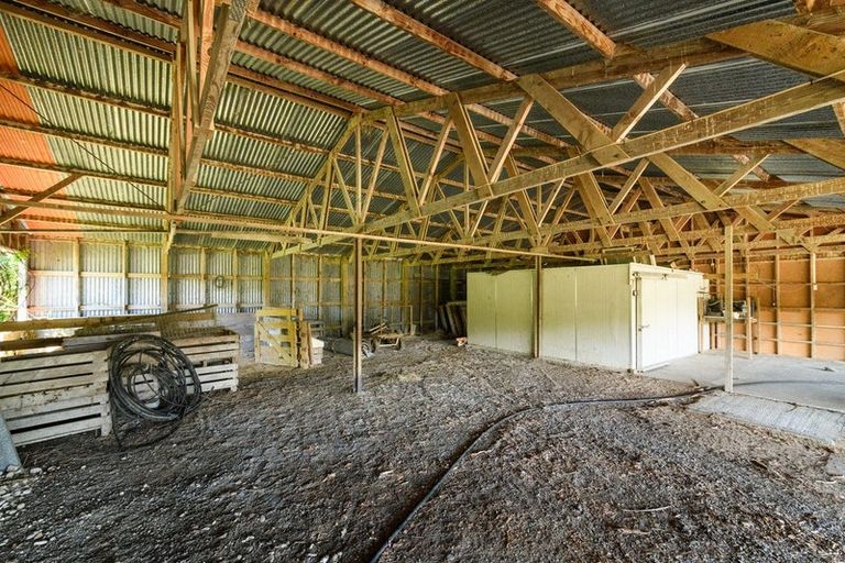 Photo of property in 991 Parewanui Road, Parewanui, Bulls, 4894