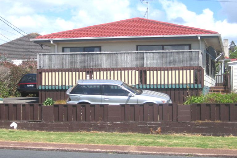 Photo of property in 2/166 Lake Road, Northcote, Auckland, 0627