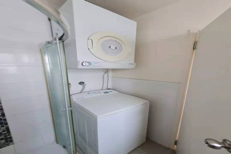 Photo of property in 1/70 Hogans Road, Glenfield, Auckland, 0629