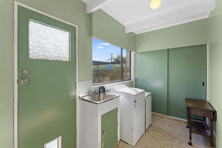 Photo of property in 1 Miro Street, Waikanae, 5036