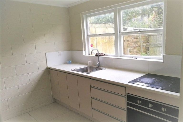 Photo of property in 2/13 Ocean View Road, Hillcrest, Auckland, 0627