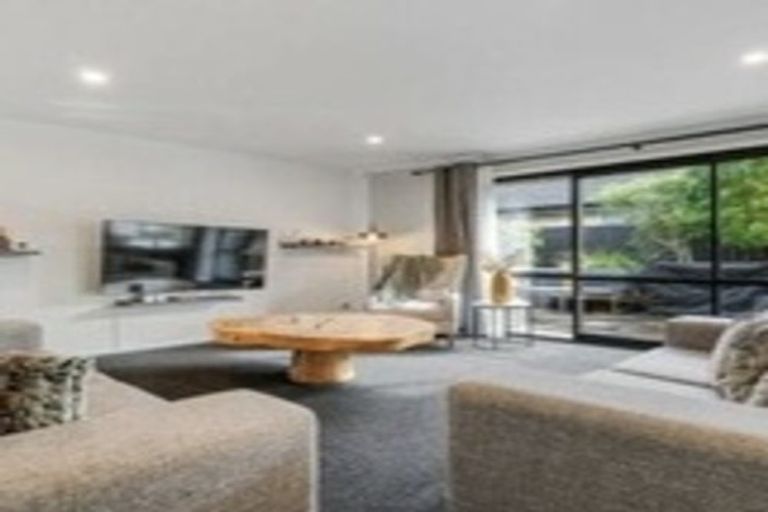 Photo of property in 25 Captain Mitchell Drive, Opaheke, Papakura, 2113