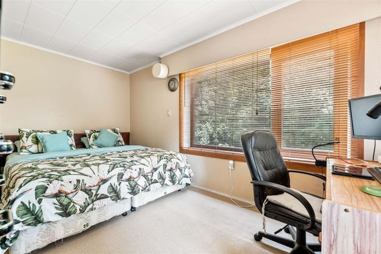 Photo of property in 60 Royal View Road, Te Atatu South, Auckland, 0610