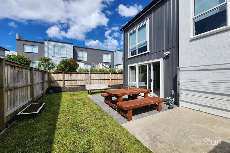 Photo of property in 2 Waimoana Close, Massey, Auckland, 0614