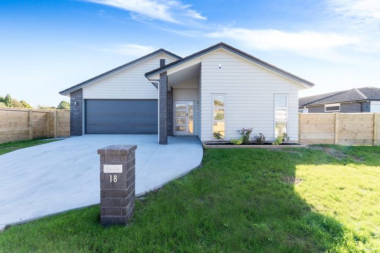 Photo of property in 18 Leebank Crescent, Riverhead, 0820