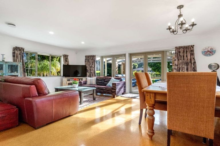 Photo of property in 15 Awaroa Stream Drive, Waiuku, 2123