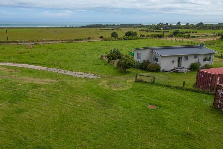 Photo of property in 5 Prospector Place, Barrytown, Runanga, 7873
