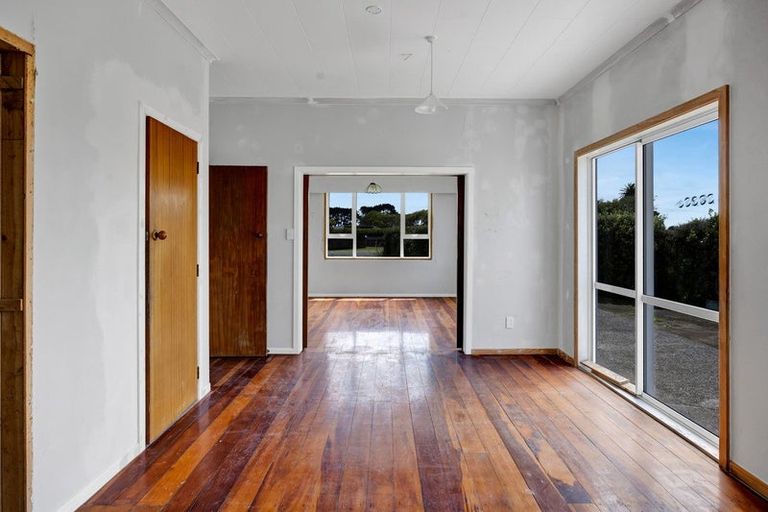 Photo of property in 45 Mcalpine Road, Hawera, 4672