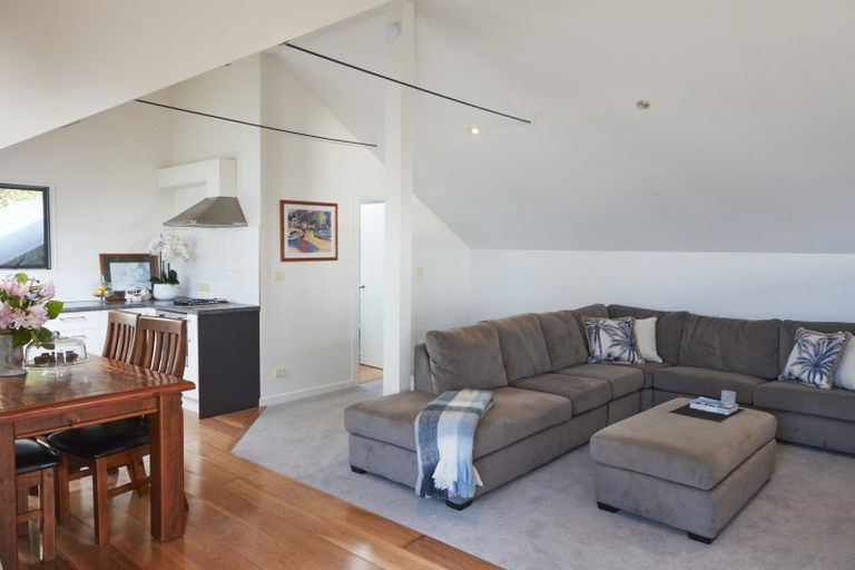 Photo of property in 15a Te Papa Road, Kawakawa Bay, 2585