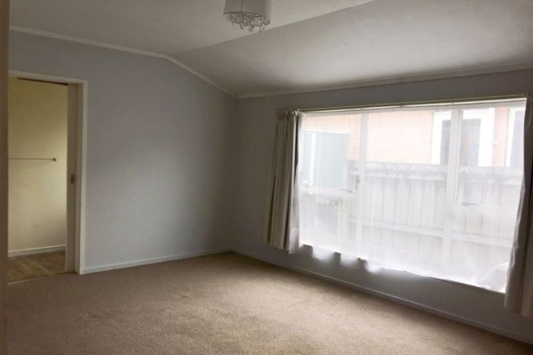 Photo of property in 118b Colwill Road, Massey, Auckland, 0614