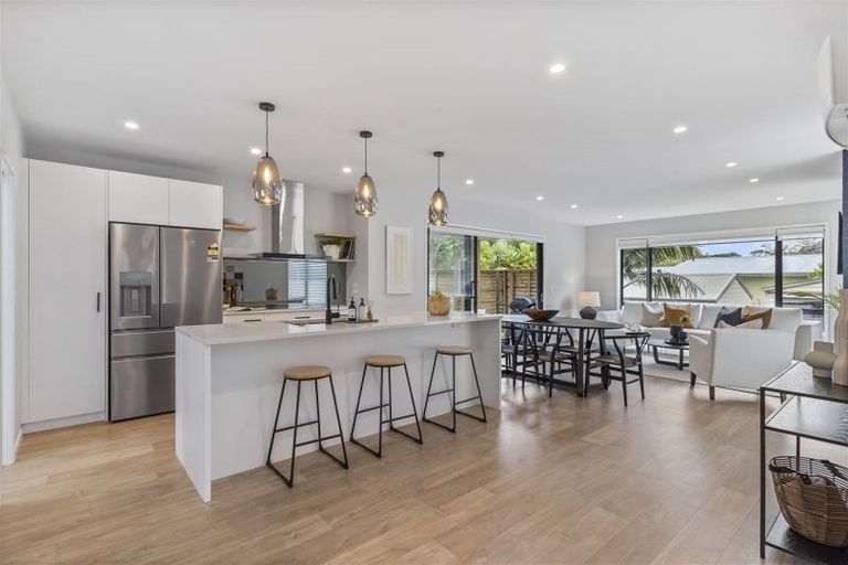 Photo of property in 63a Hellyers Street, Birkdale, Auckland, 0626