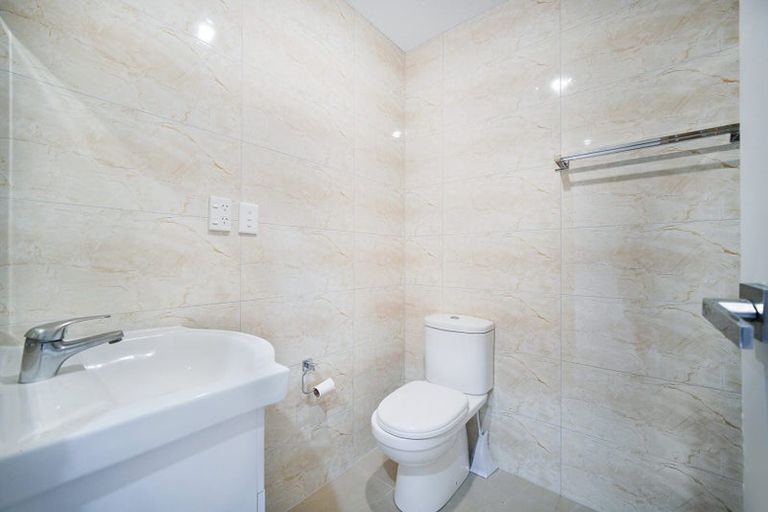 Photo of property in 2/5 Wallson Crescent, Wiri, Auckland, 2104