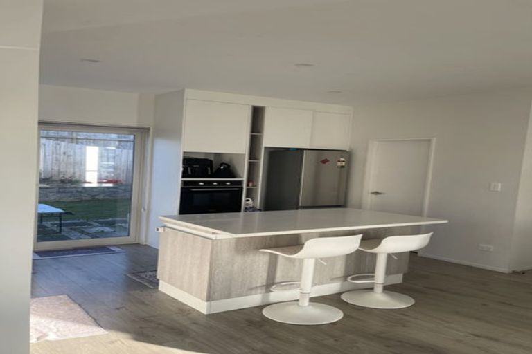 Photo of property in 3b Poruru Close, Papakura, 2110
