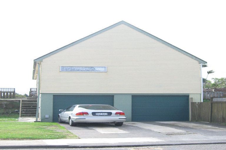 Photo of property in 69 Horokiwi Road West, Newlands, Wellington, 6037