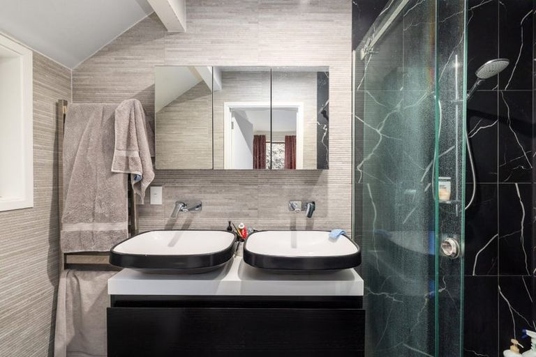 Photo of property in 2 Cannon Hill Crescent, Mount Pleasant, Christchurch, 8081