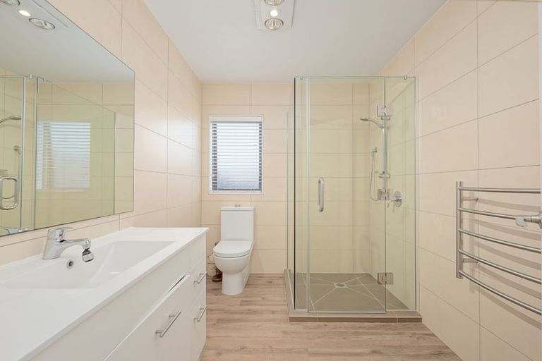 Photo of property in 77 San Marino Drive West, Henderson, Auckland, 0612