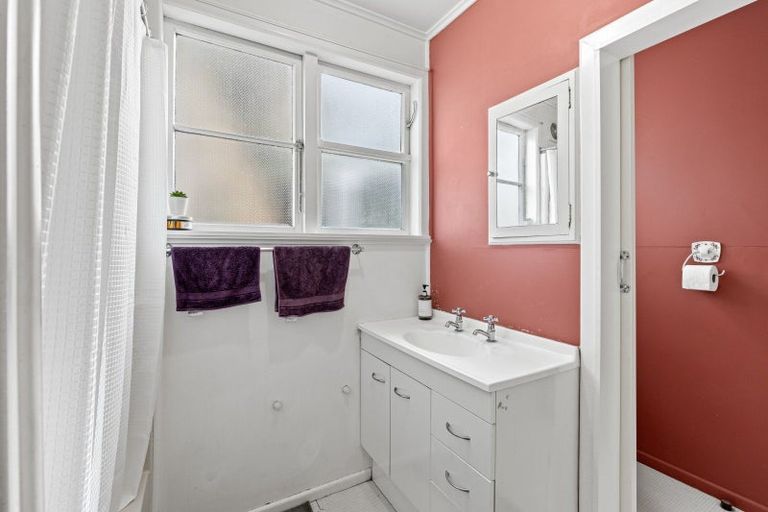 Photo of property in 30 Milne Street, Hunterville, 4730