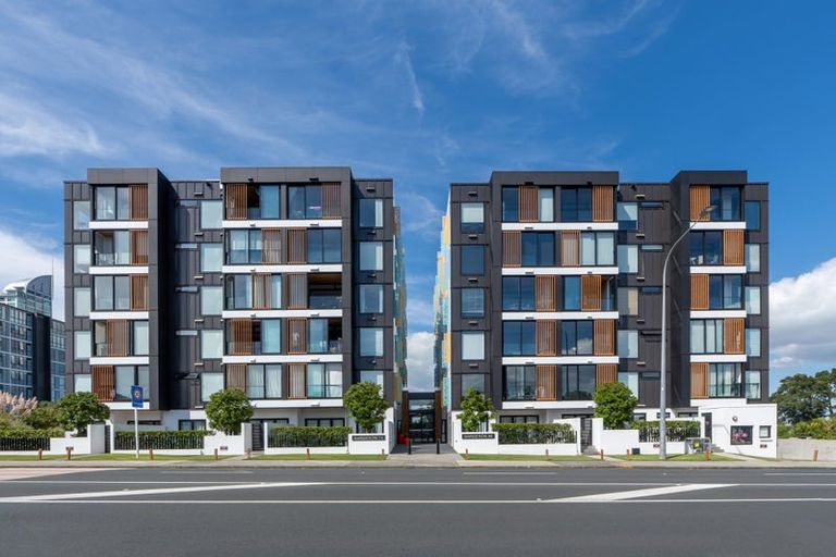 Photo of property in Frank Sargeson Apts, 4/80g Anzac Street, Takapuna, Auckland, 0622