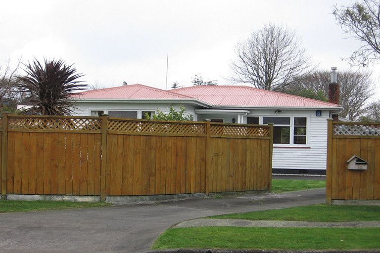 Photo of property in 15 Saint Albans Avenue, Hokowhitu, Palmerston North, 4410