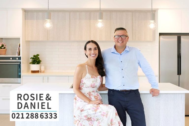 Photo of property in 9 Gloria Avenue, Te Atatu Peninsula, Auckland, 0610