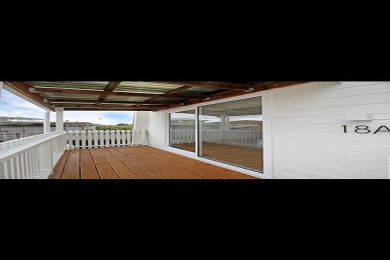 Photo of property in 18 Edgerton Road, Te Atatu Peninsula, Auckland, 0610